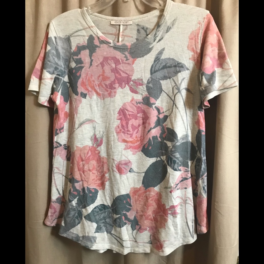 Cocos closet M rose print comfy top 22”pits